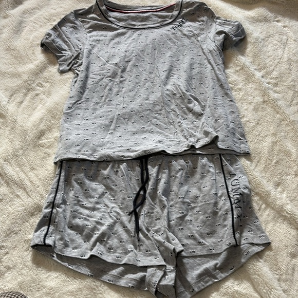 Tommy Hilfiger Gray Shorts And Top Sleep Set Size Medium - Picture 1 of 7